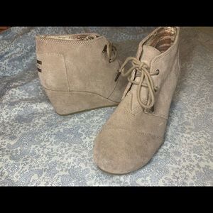 Size 10 Toms New Desert Taupe Wedge